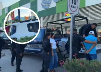 Pareja detenida con camioneta robada en Cancún