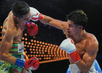 : Xander Zayas lanza poderoso golpe en pelea por título superwelter OMB