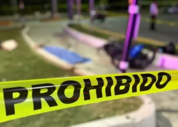 Tragedia nocturna en Cancún: Muere motociclista tras derrapar en el bulevar Kukulcán