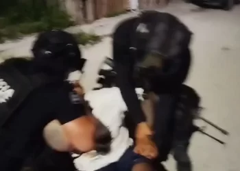 Oficial dispara durante intervención policial en Paraíso Maya