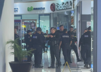 Entrada de la Gran Plaza Cancún acordonada tras robo a joyería