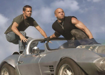 Vin Diesel y Paul Walker juntos en una escena de acción de Rápidos y Furiosos