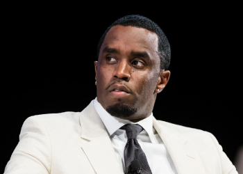 Sean “Diddy” Combs posando para sesión fotográfica