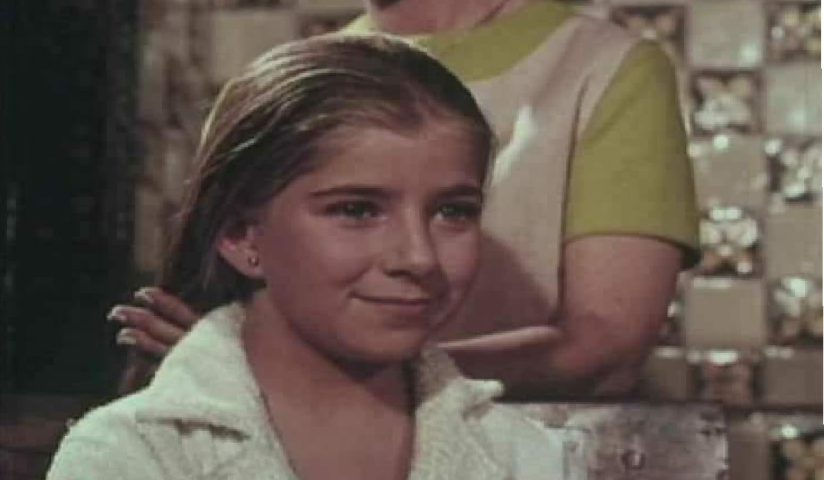Lucy Buj actuando de niña en una película mexicana clásica.