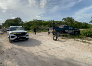 Patrulla municipal resguarda escena del crimen en Playa del Carmen