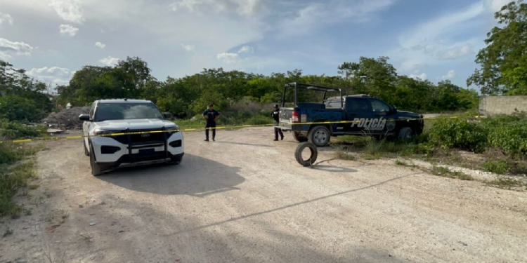 Patrulla municipal resguarda escena del crimen en Playa del Carmen