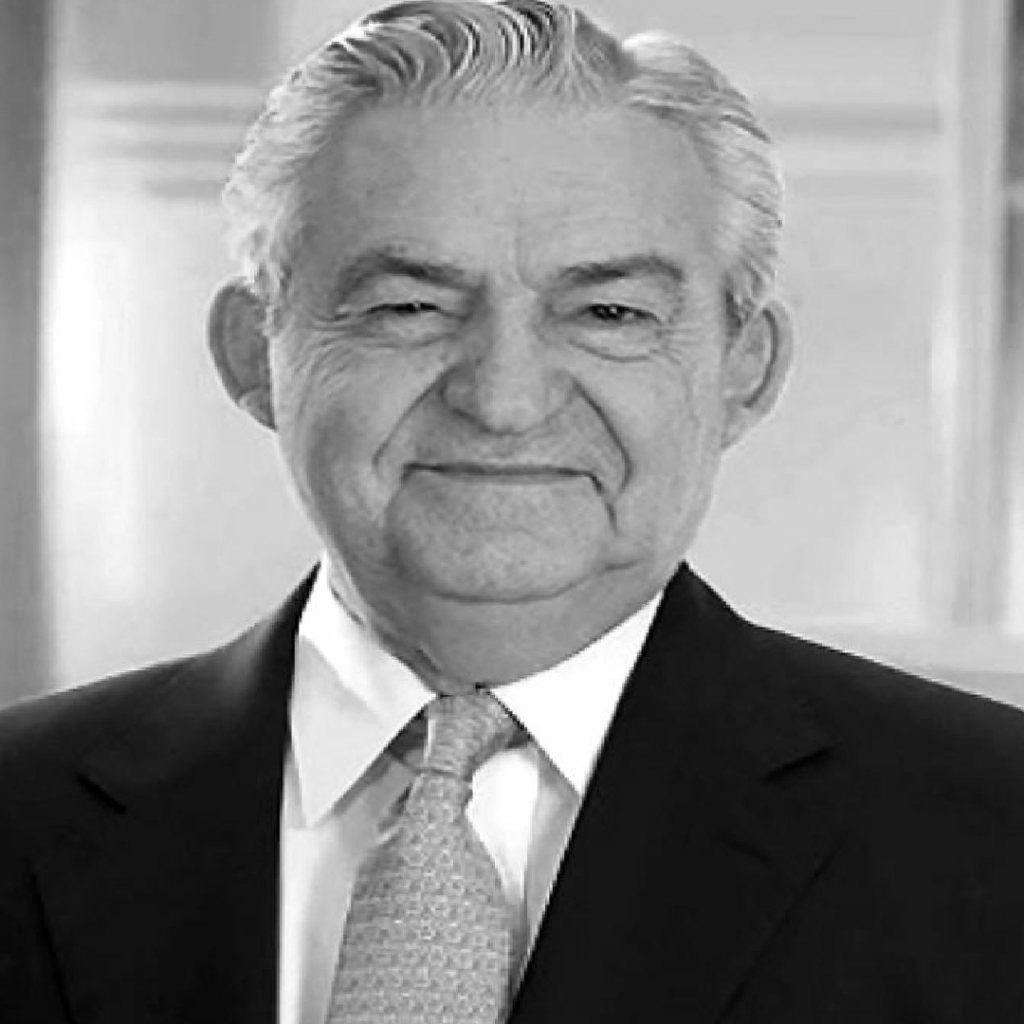 Retrato en blanco y negro de Roberto Servitje