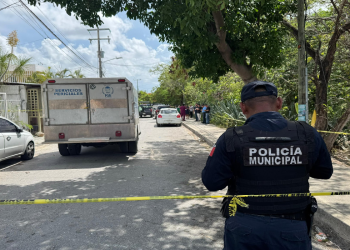Servicio Médico Forense en casa del feminicidio infantil en Cancún
