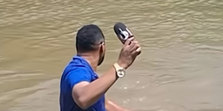 Reportero brasileño se muestra visiblemente asustado tras hallar cuerpo en el río Mearim
