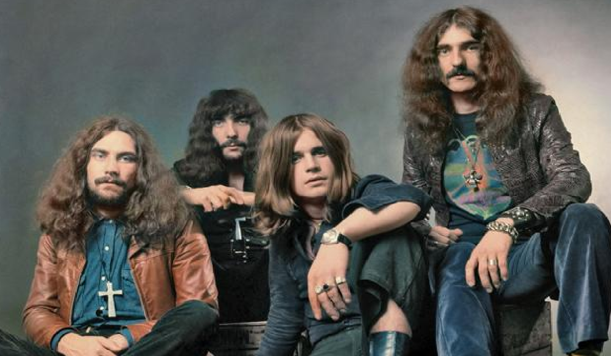 Ozzy Osbourne junto a los integrantes de Black Sabbath posando para la cámara