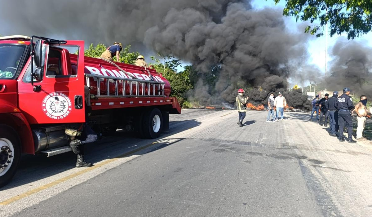 bloqueo de la carretera Tulum-Felipe Carrillo Puerto