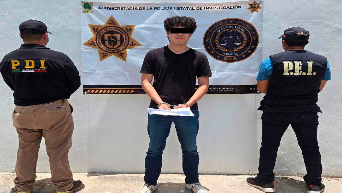 Detención del agresor por oficiales en Mérida