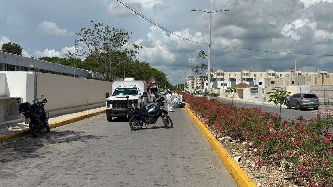 Personal del SEMEFO realiza levantamiento de cuerpo en Cancún