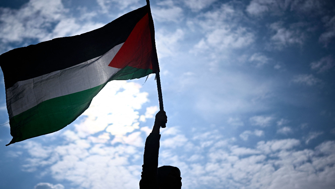 Bandera palestina ondeando como símbolo de esperanza y resistencia