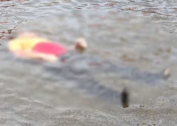 Cuerpo sin vida flotando bajo el puente Calinda