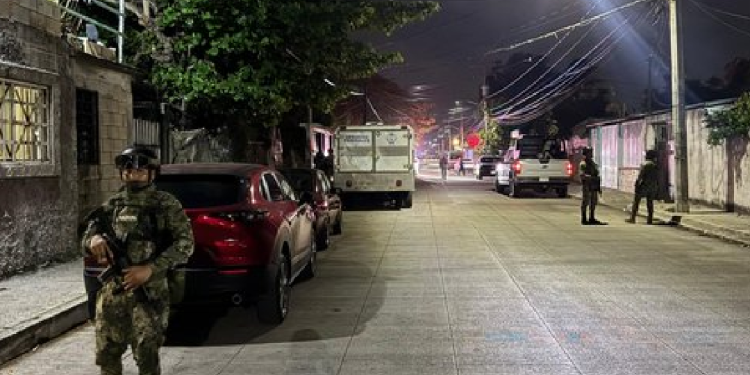 Zona acordonada por elementos de la Marina en Región 230 Cancún