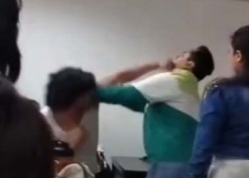 Estudiante propinando un gancho contundente al profesor en la Universidad Politécnica de Tulancingo