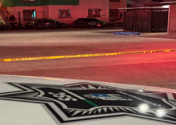 Cuerpo sin vida en estacionamiento tras ataque en la Región 259