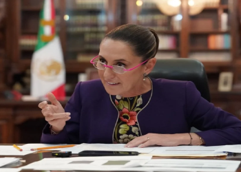 Claudia Sheinbaum finalizando llamada telefónica clave con Donald Trump