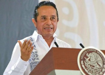 Embajador Carlos Joaquín durante su discurso en un foro internacional