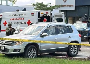 Vehículo blindado del Comandante Nitro en Culiacán tras ataque armado