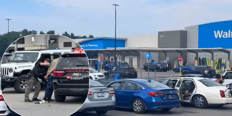 Fachada del Walmart en Traverse City, Michigan