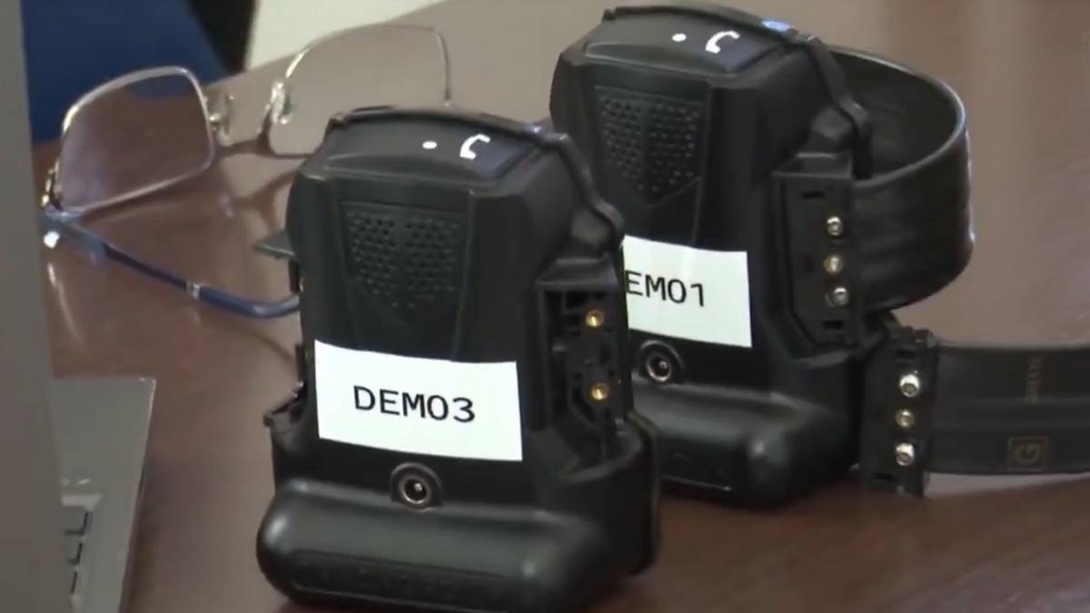 Que implicaciones tiene el uso de tobilleras electronicas para migrantes en Estados Unidos