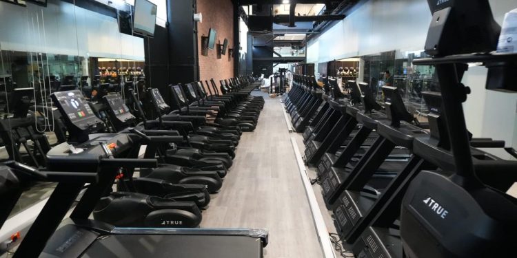 Espacios saturados e instalaciones dañadas por esta razón deserta la gente en los gimnasios: FITNESS CORP