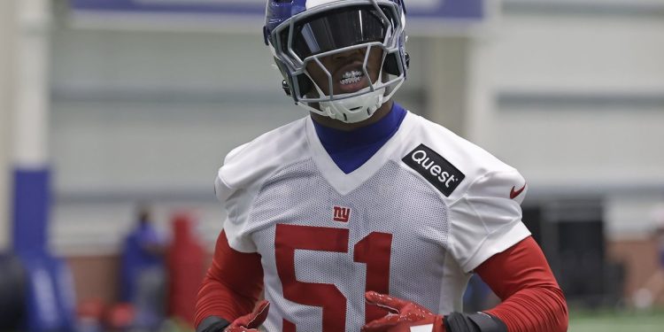 Abdul Carter entrenando con los New York Giants durante OTA