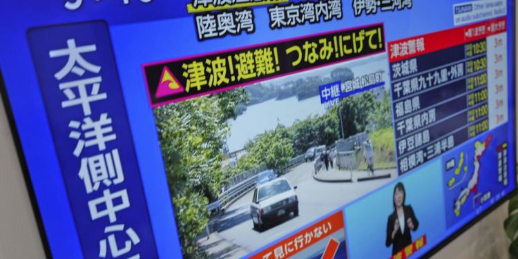 Japón emite alerta de tsunami por fuerte terremoto