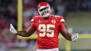 Chris Jones celebra durante un partido con los Chiefs