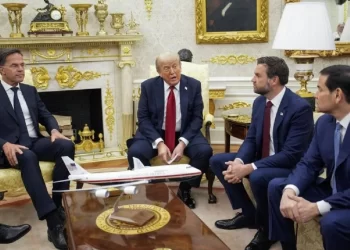 Trump amenaza con arancel indirecto del 100% a Rusia si no logra un acuerdo de paz con Ucrania en 50 días