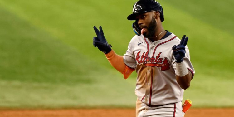 Celebración de jugador de los Braves tras imparable