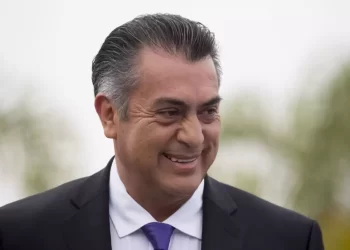 Hombre incendia casa de “El Bronco”; escolta le dispara