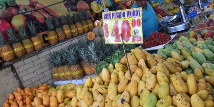 Inflación interanual de México cae inesperadamente