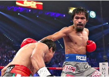 Manny Pacquiao conecta un golpe durante una pelea profesional
