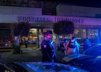 Hombre es asesinado de un balazo en el funeral de su madre en Tijuana
