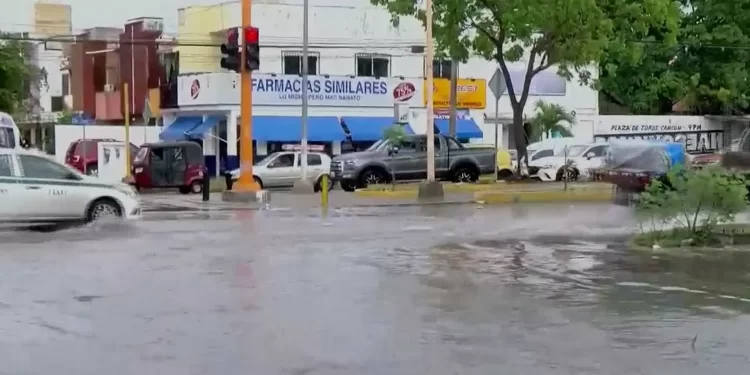 Calles de Cancún inundadas tras intensas lluvias en 2025