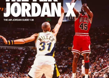 Michael Jordan usando los Air Jordan 10 en un tiro frente a Reggie Miller