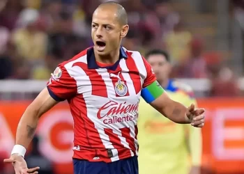 ¡Se le cae todo! Chicharito sancionado por la FMF