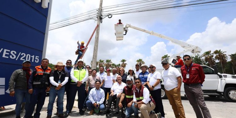 Ana Paty Peralta, constató la realización del programa de alineación de cables, en el Boulevard Luis Donaldo Colosio
