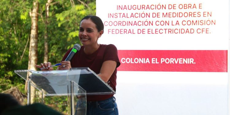 Ana Paty Peralta inaugura la obra de instalación de medidores individuales en la colonia El Porvenir 2