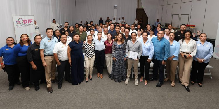 Entregan el distintivo “Corazón Azul” al Hotel Sandos Cancún