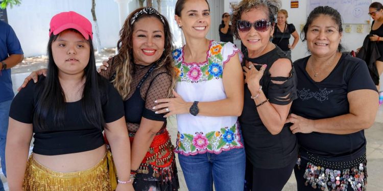 Ana Paty Peralta, recorrió el COBUS de la Sm 220 de Cancún