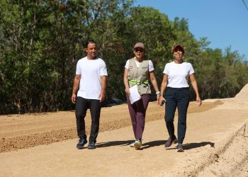 Ana Paty Peralta, supervisó las obras entre Avenida Bonampak y Calle 45-A, a un costado de la Universidad del Caribe