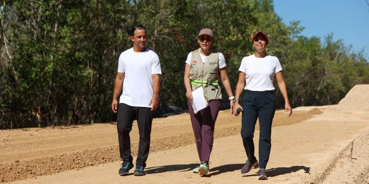Ana Paty Peralta, supervisó las obras entre Avenida Bonampak y Calle 45-A, a un costado de la Universidad del Caribe