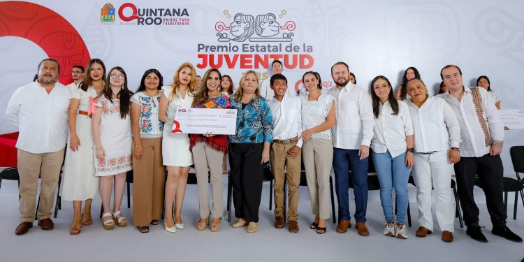 Galardonan a 7 cancunenses en el “Premio Estatal de la Juventud 2025”