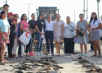 Ana Paty Peralta, realizó el banderazo de inicio de la obra de reconstrucción de pavimento de la Supermanzana 248