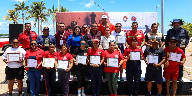 Ana Paty Peralta, llevó a cabo la clausura de la emblemática competencia “Bombero Challenge 2025”
