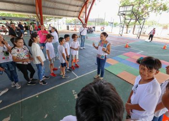 Ana Paty Peralta, convivió con niñas y niños inscritos en el curso “Mi verano DIFerente 2025”